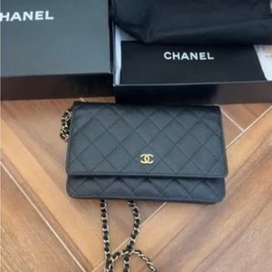 CHANEL WOC caviar quilted with gold chain
